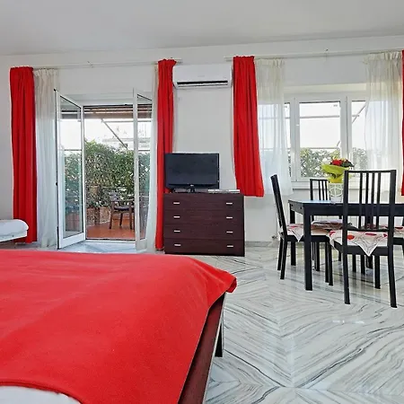 Holiday Rental St Peter'S Area Apartment *