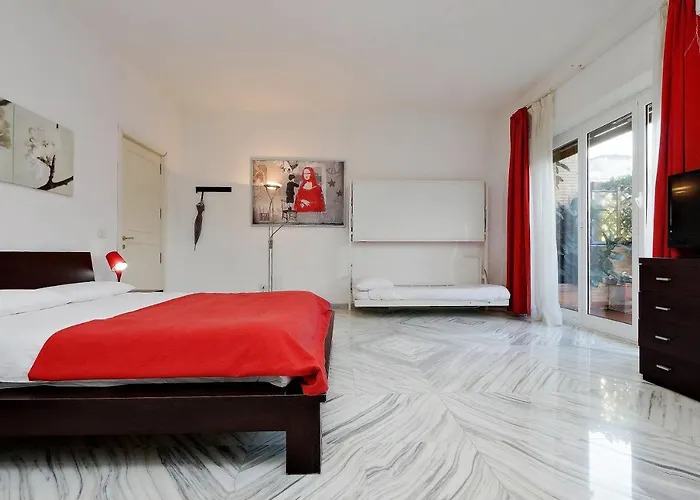 St Peter's Area Рим